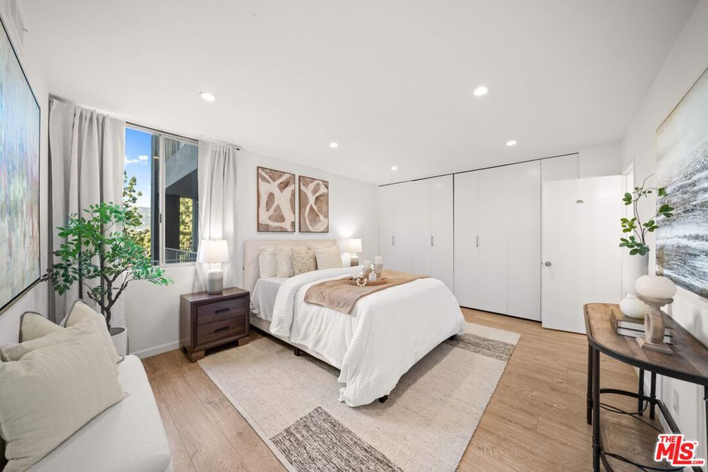 100 S Doheny Drive 514