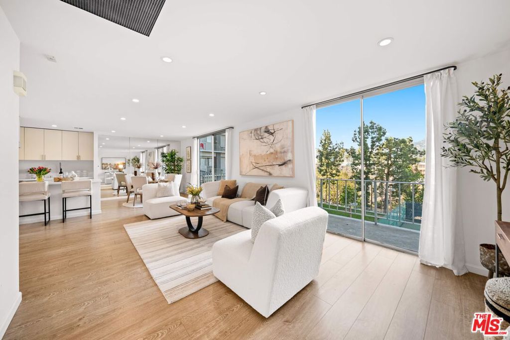 100 S Doheny Drive 514