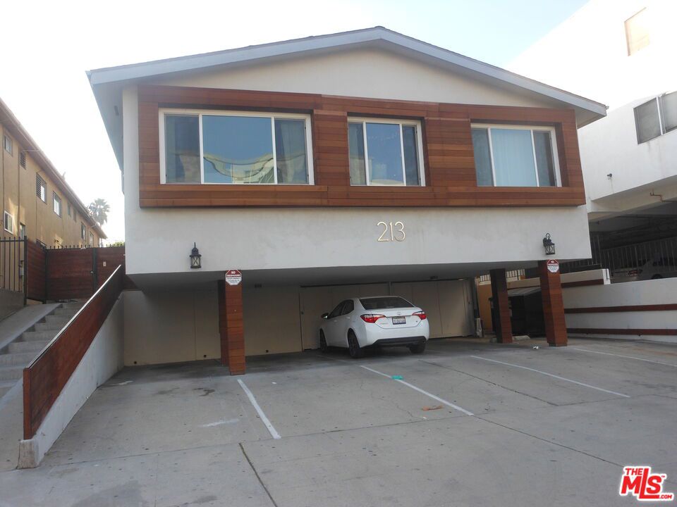 213 S Alexandria Avenue 10