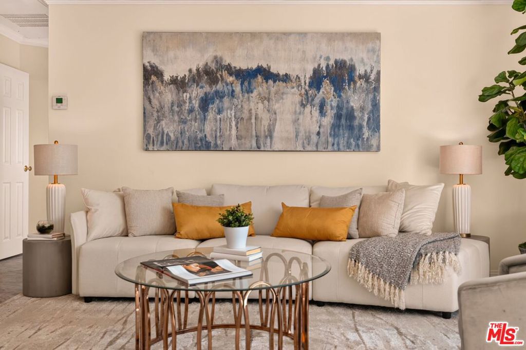 100 S Doheny Drive 402