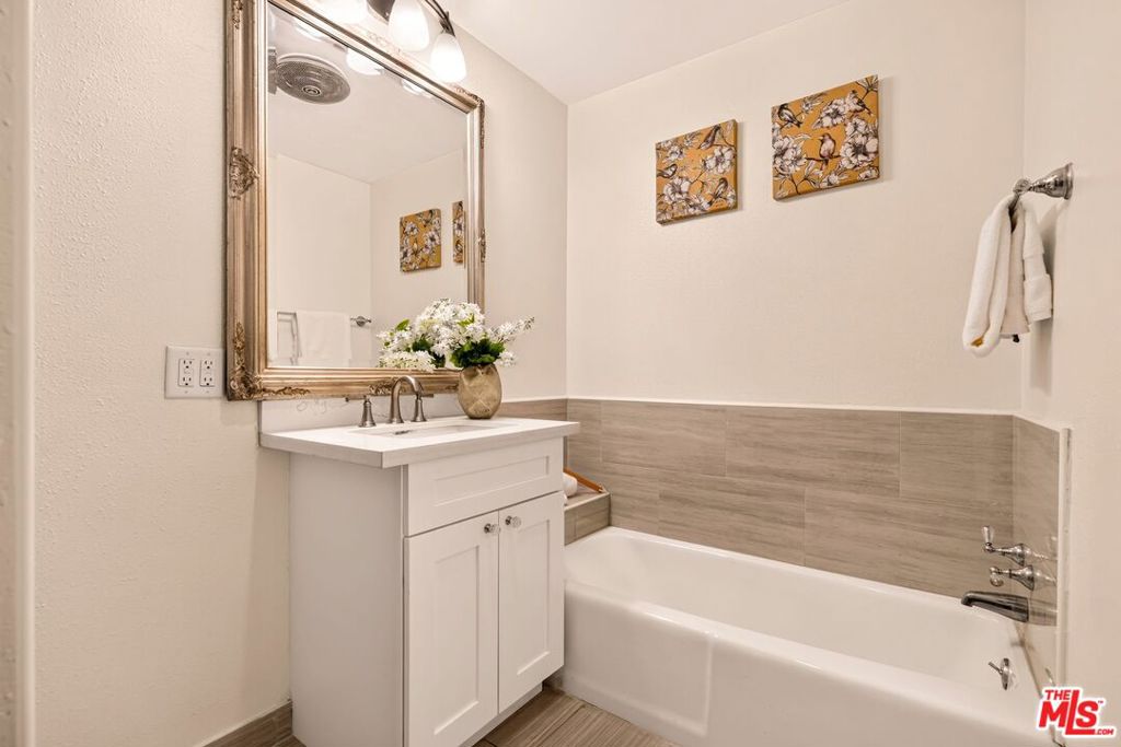 100 S Doheny Drive 402