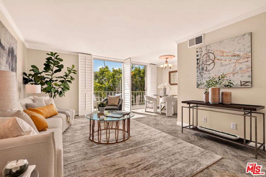 100 S Doheny Drive 402