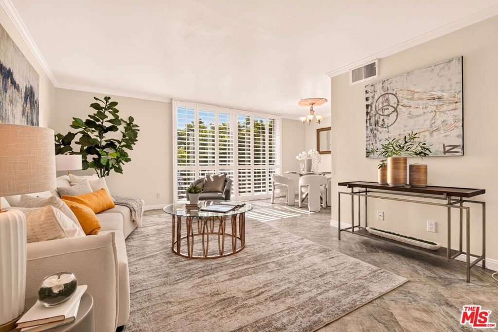 100 S Doheny Drive 402