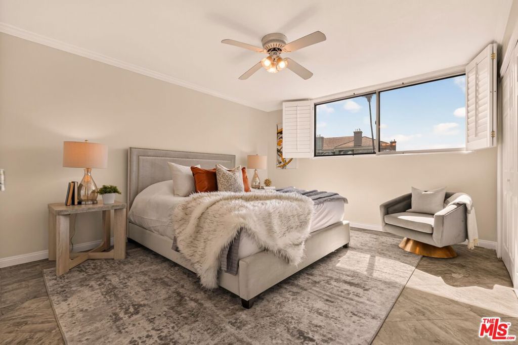 100 S Doheny Drive 402