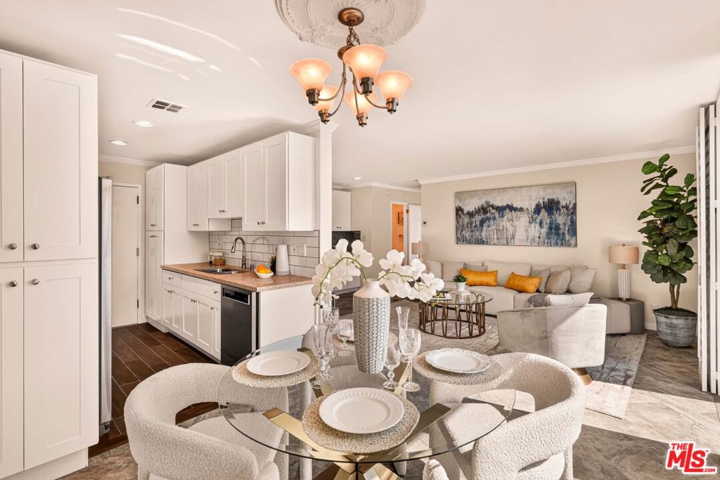 100 S Doheny Drive 402