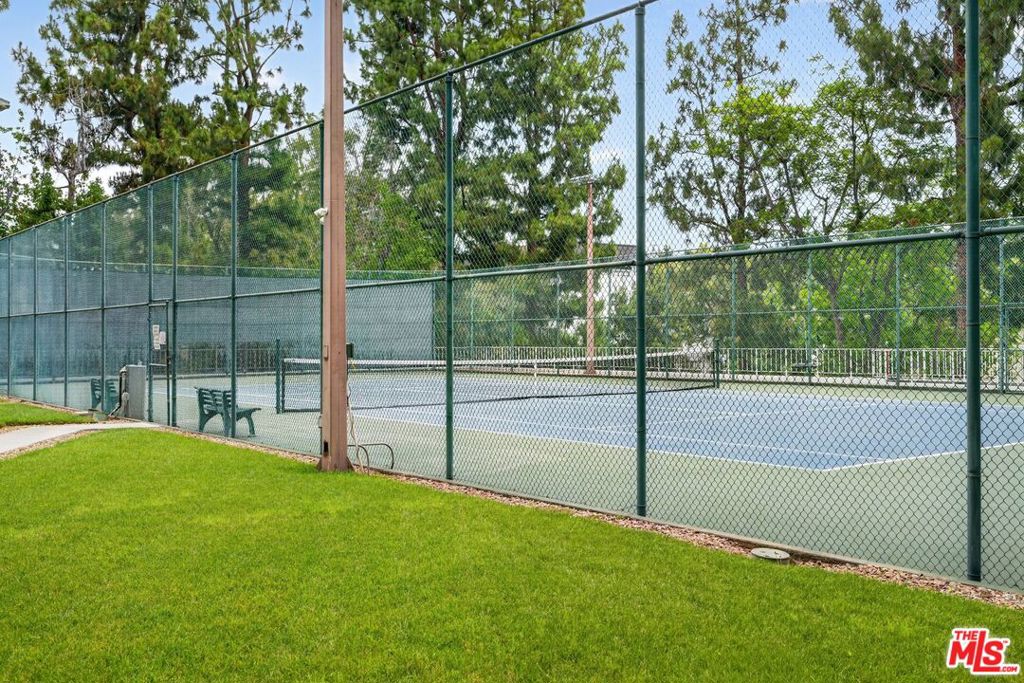 100 S Doheny Drive 402