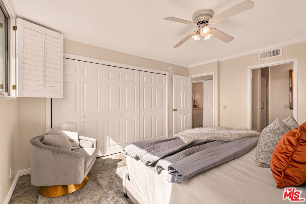 100 S Doheny Drive 402