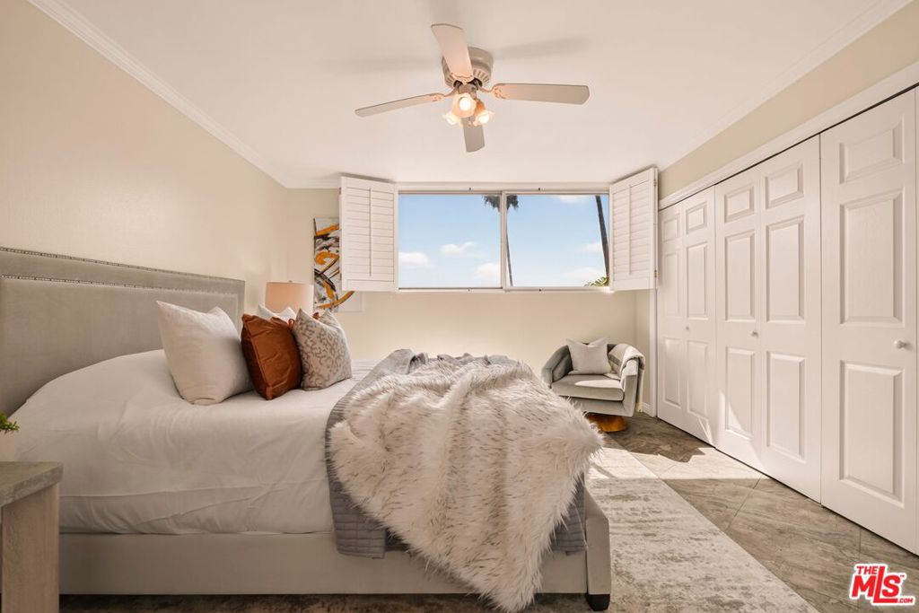 100 S Doheny Drive 402