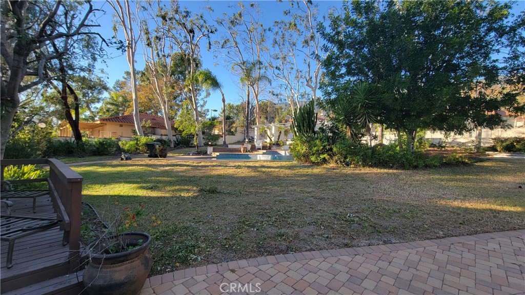 10818 Hillside Road