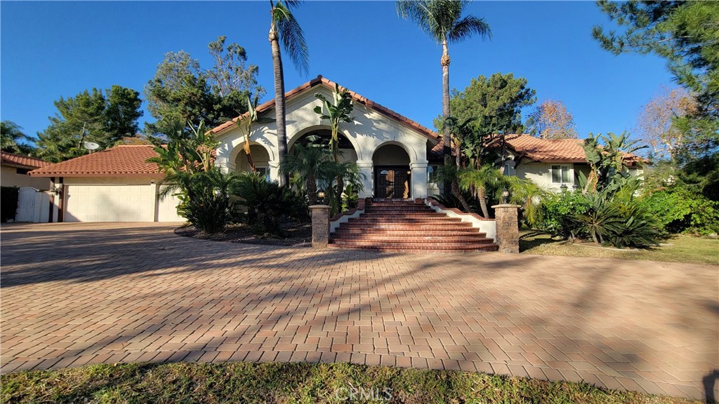 10818 Hillside Road