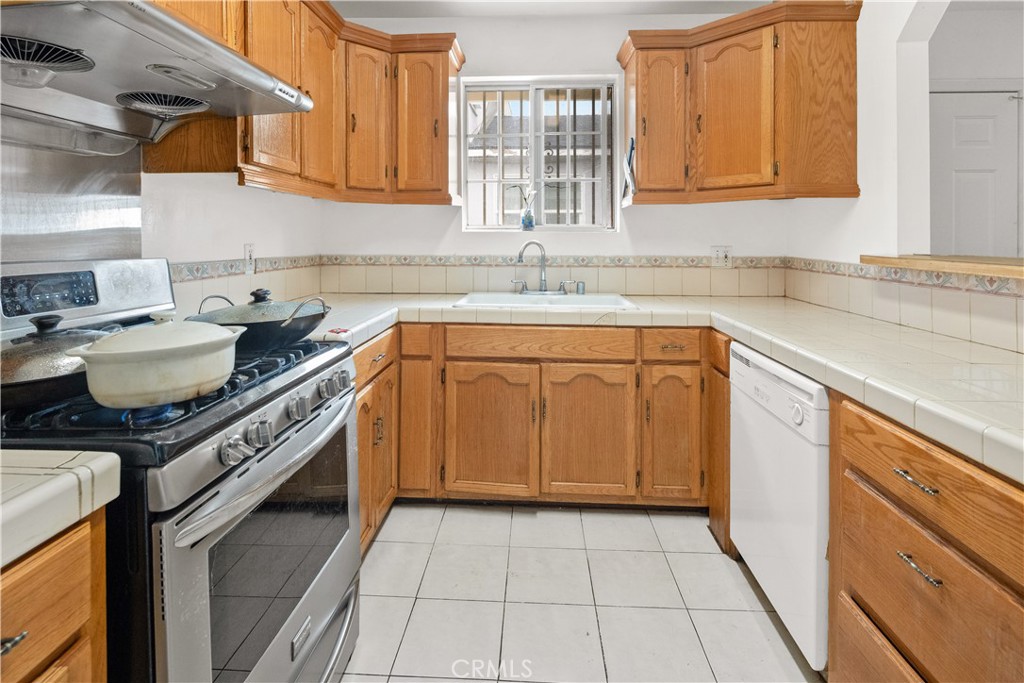 915 South Atlantic Boulevard