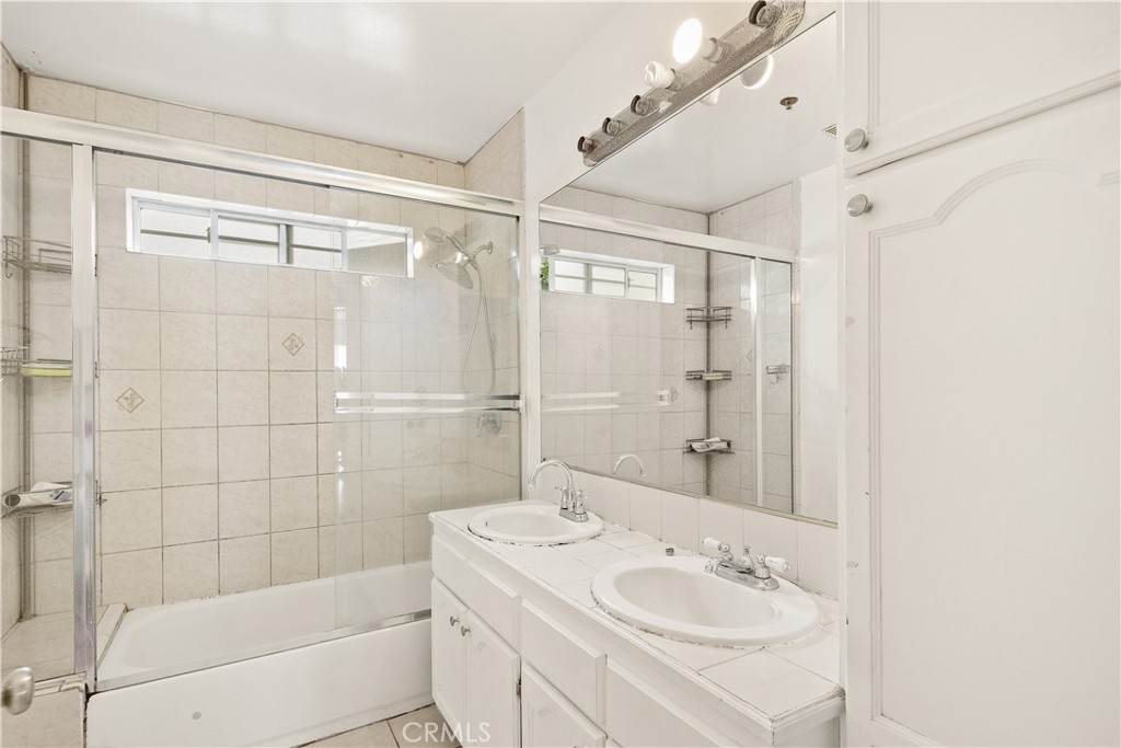 915 South Atlantic Boulevard