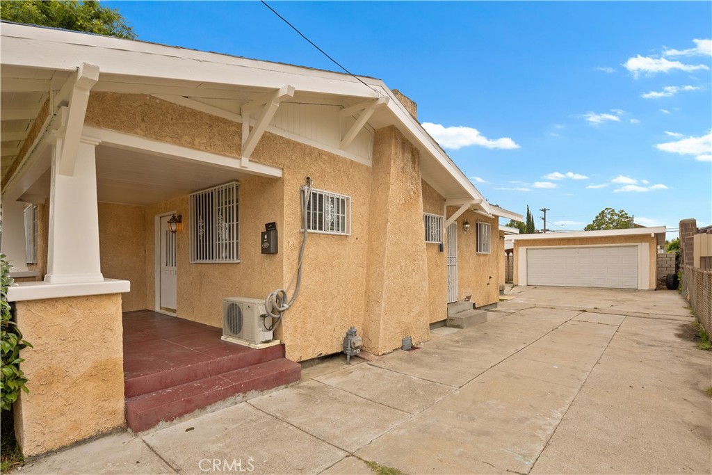 915 South Atlantic Boulevard