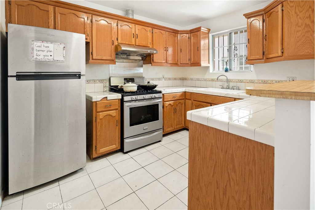 915 South Atlantic Boulevard