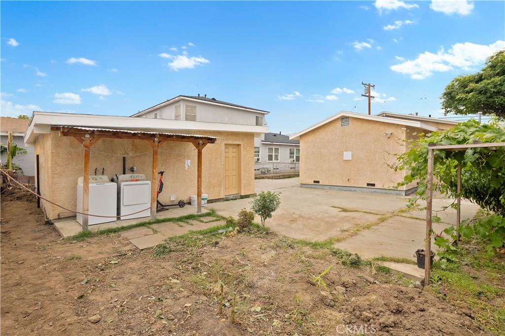 915 South Atlantic Boulevard