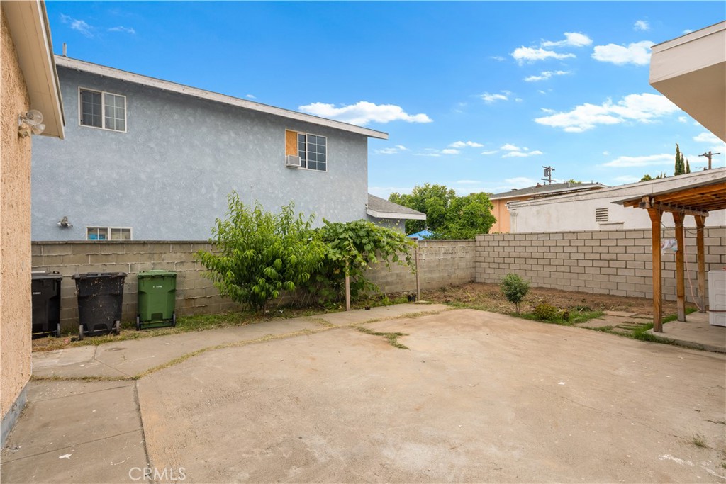 915 South Atlantic Boulevard