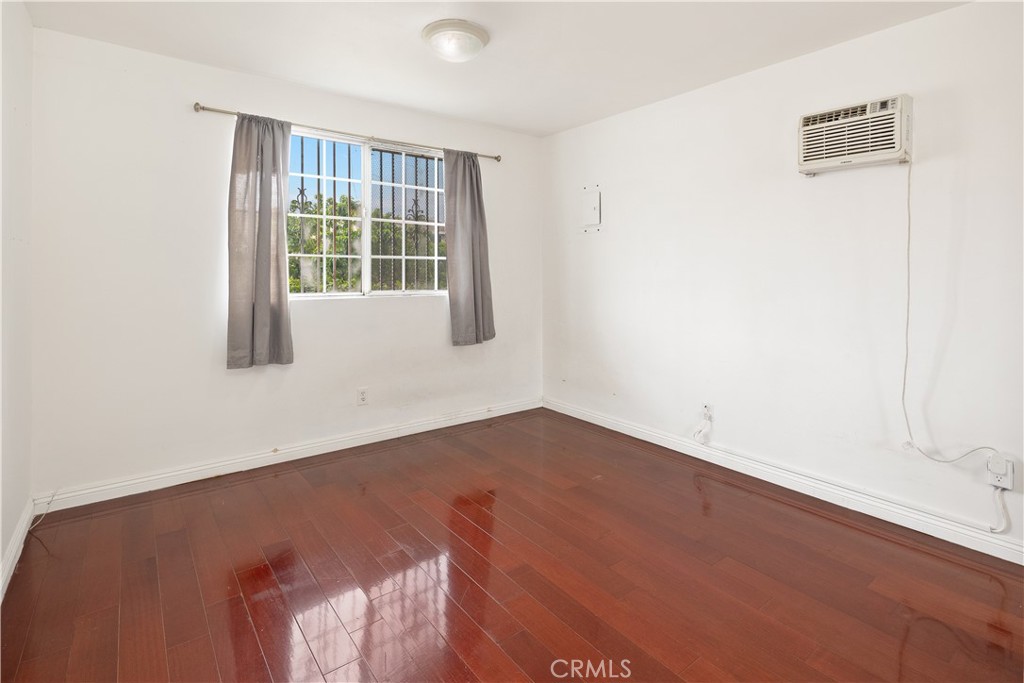 915 South Atlantic Boulevard