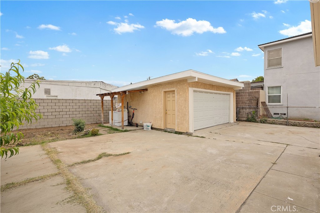 915 South Atlantic Boulevard