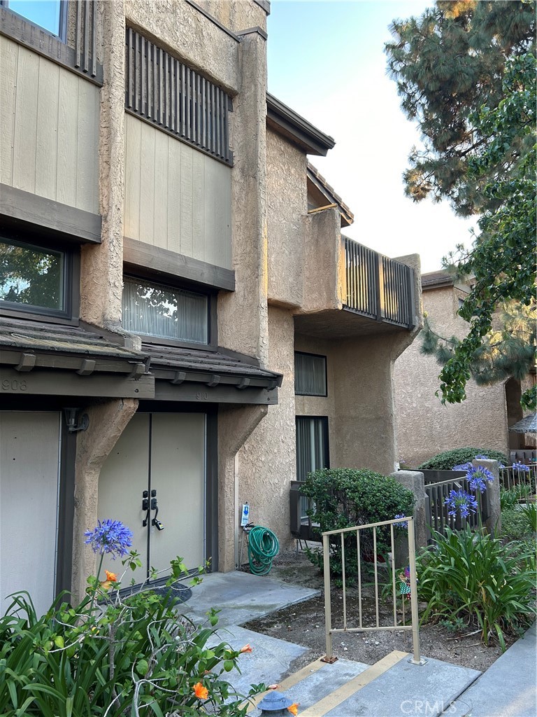 910 Michelle Court