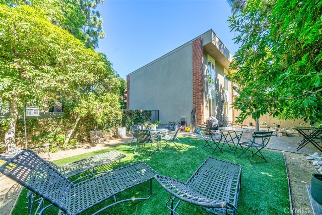 1111 S Orange Grove Boulevard