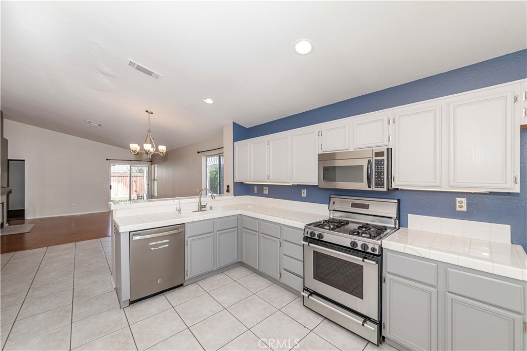 883 Viewpointe Lane