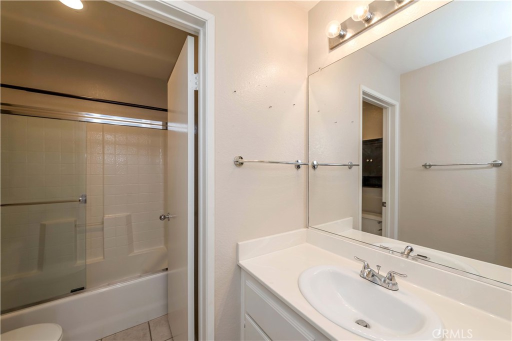 883 Viewpointe Lane
