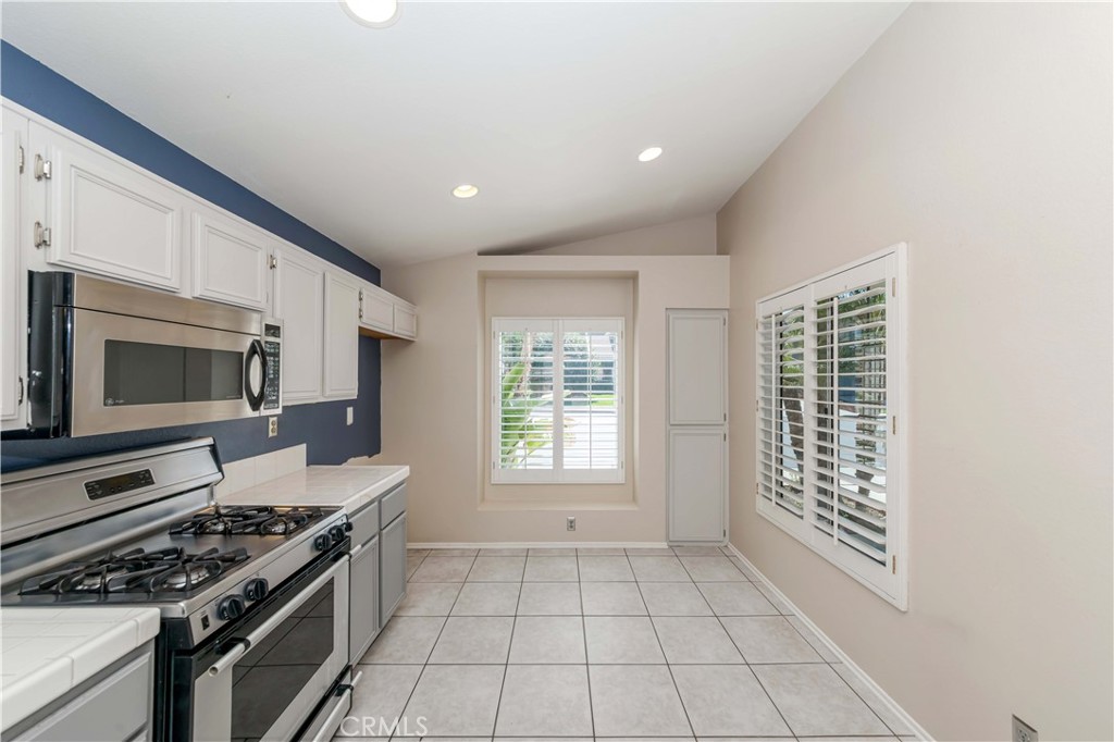 883 Viewpointe Lane
