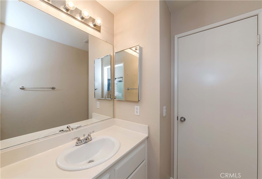 883 Viewpointe Lane