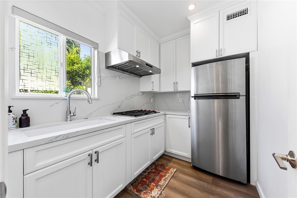 1121 N Hidalgo Avenue