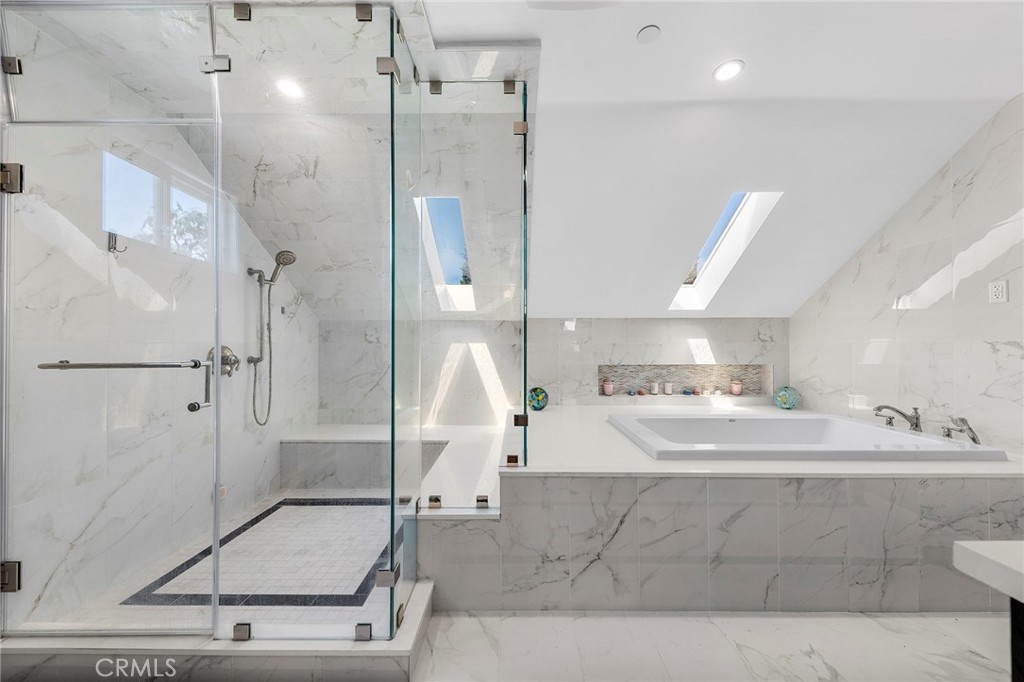 1121 N Hidalgo Avenue