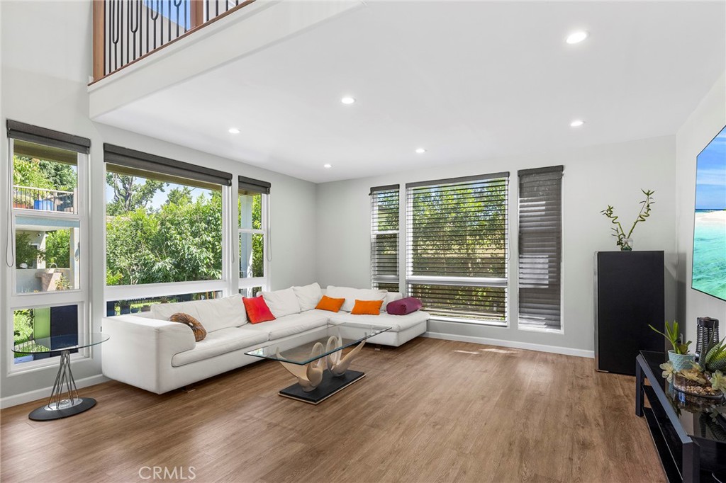 1121 N Hidalgo Avenue