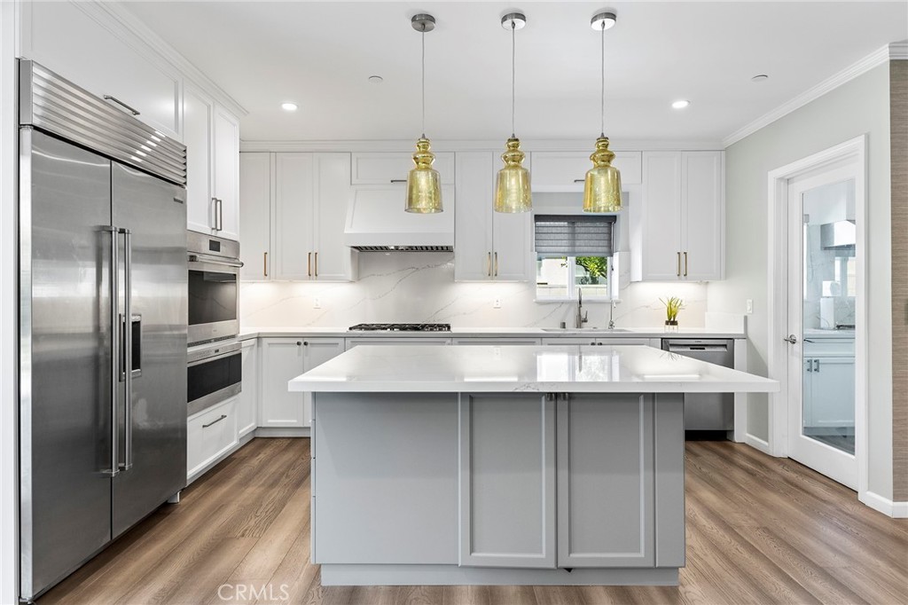 1121 N Hidalgo Avenue