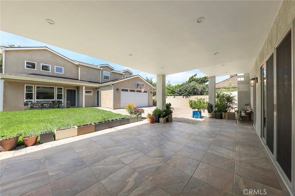 1121 N Hidalgo Avenue