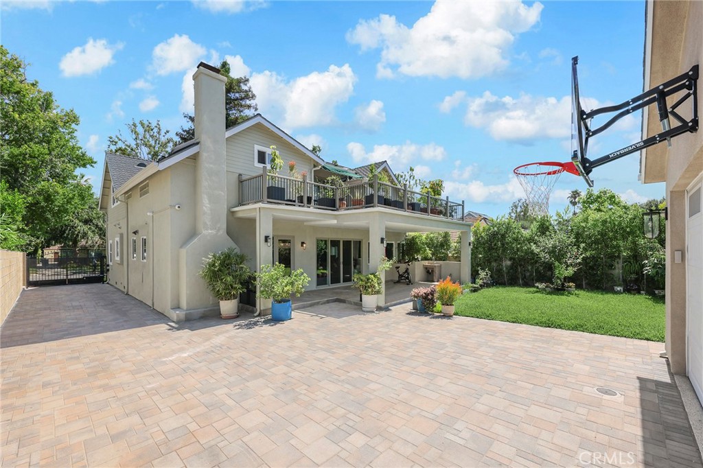 1121 N Hidalgo Avenue