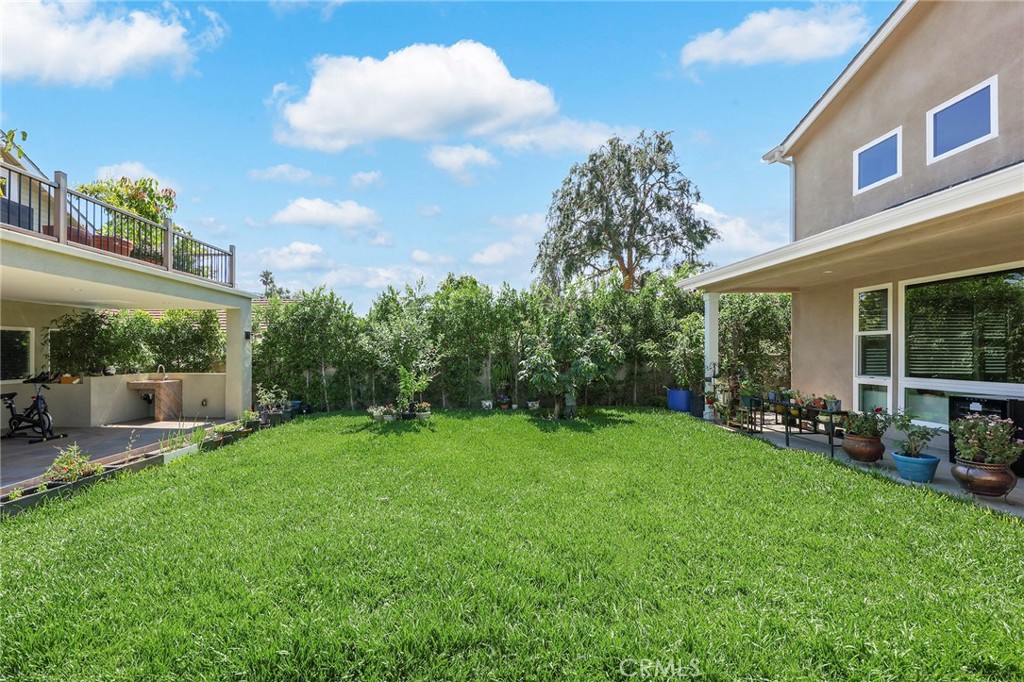 1121 N Hidalgo Avenue