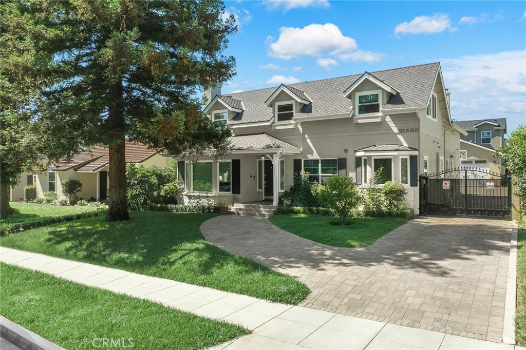 1121 N Hidalgo Avenue