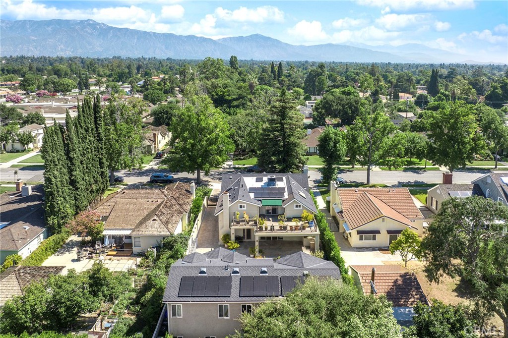 1121 N Hidalgo Avenue