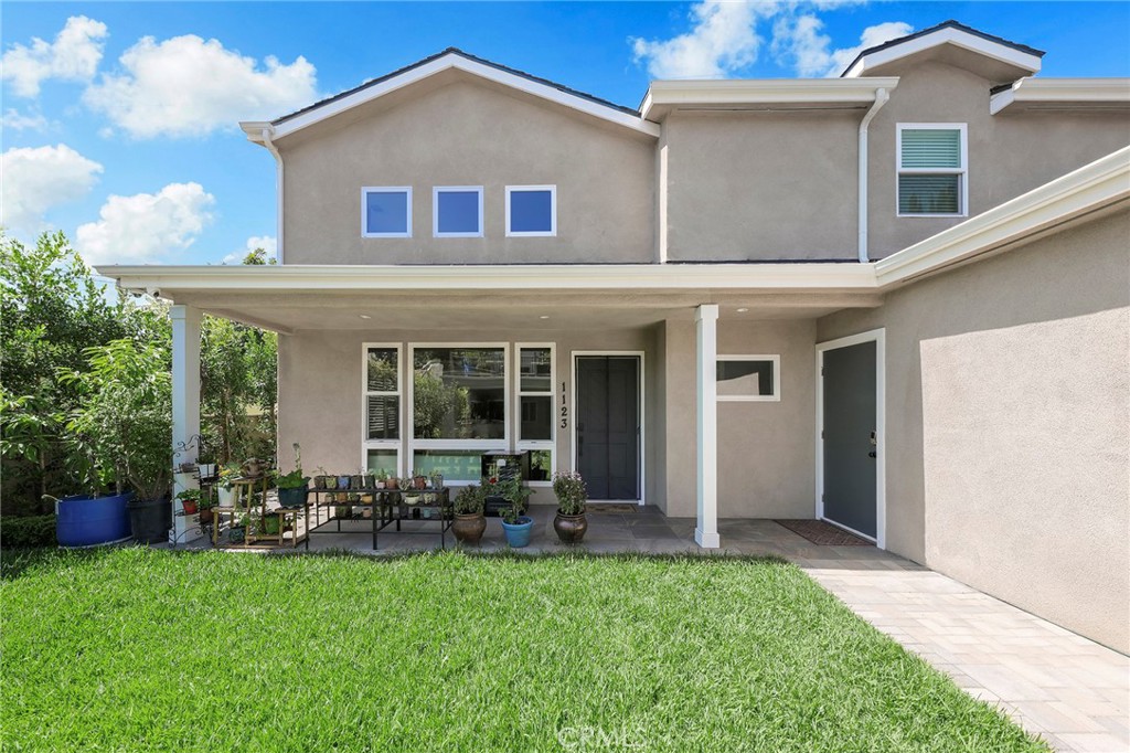 1121 N Hidalgo Avenue