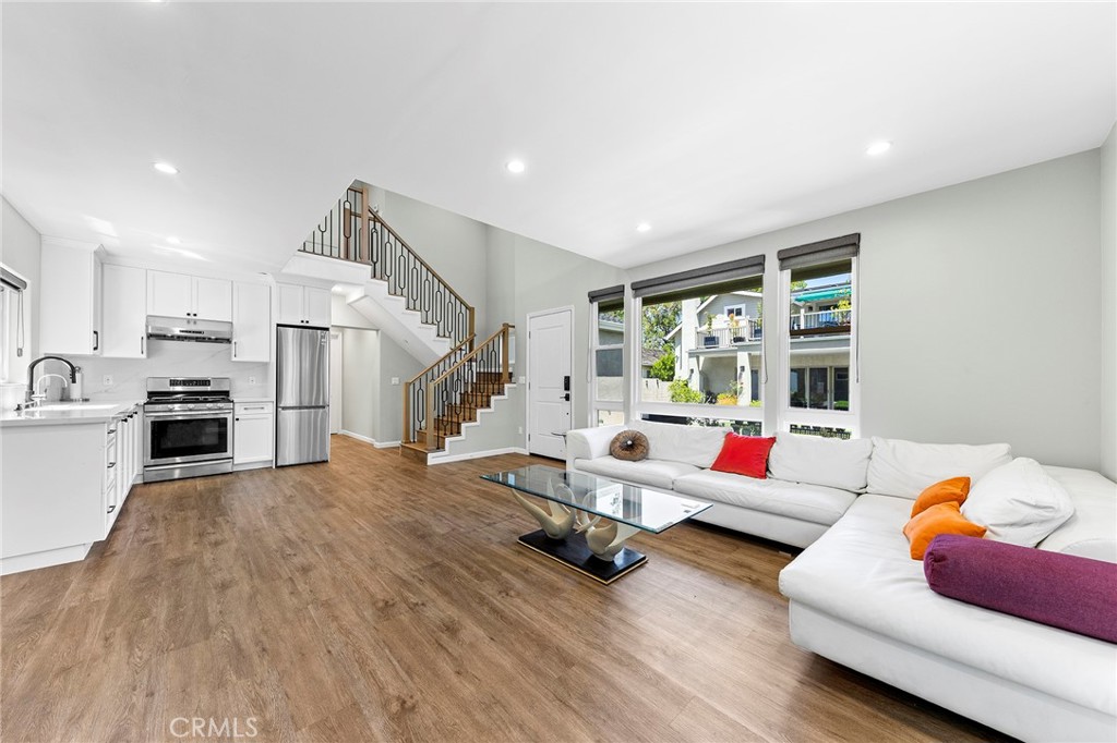 1121 N Hidalgo Avenue