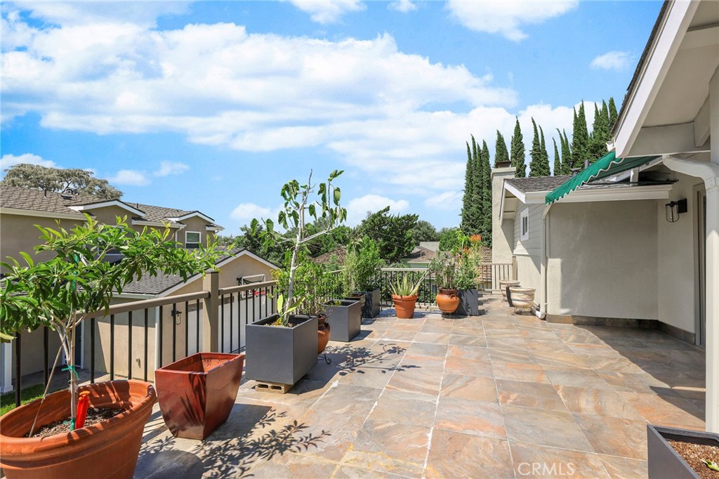 1121 N Hidalgo Avenue