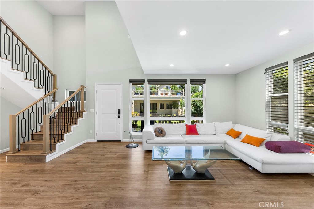 1121 N Hidalgo Avenue