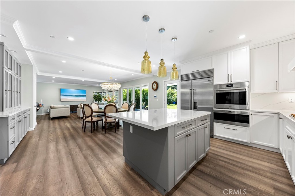 1121 N Hidalgo Avenue