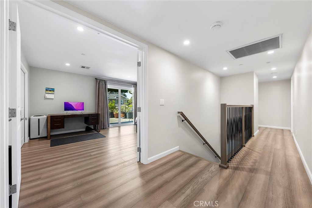 1121 N Hidalgo Avenue