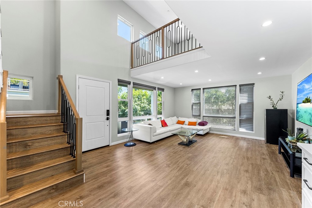 1121 N Hidalgo Avenue