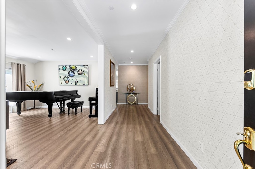 1121 N Hidalgo Avenue