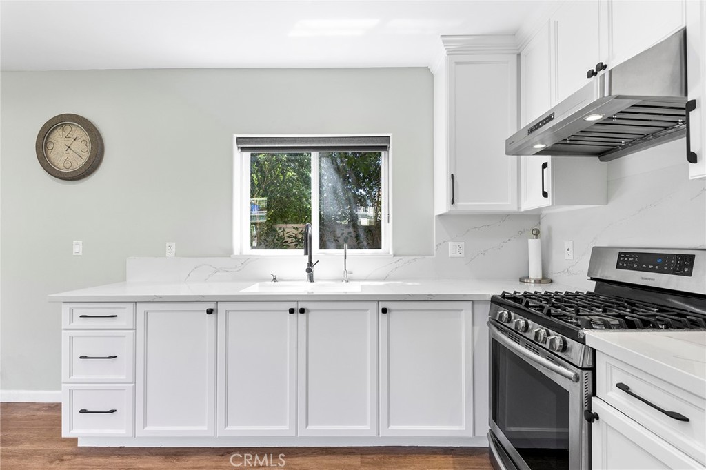 1121 N Hidalgo Avenue