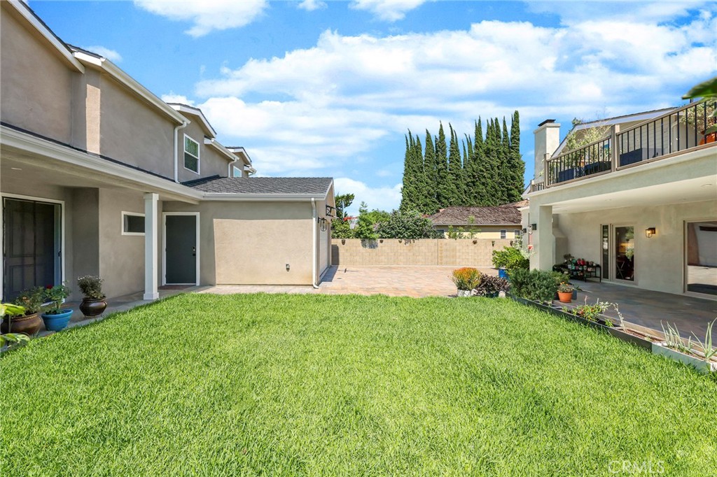 1121 N Hidalgo Avenue