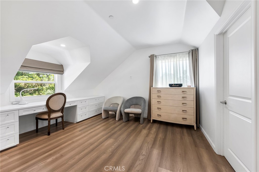 1121 N Hidalgo Avenue