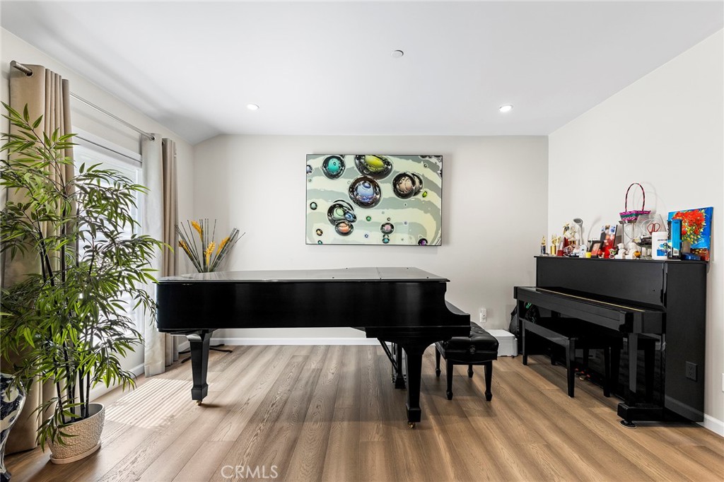 1121 N Hidalgo Avenue