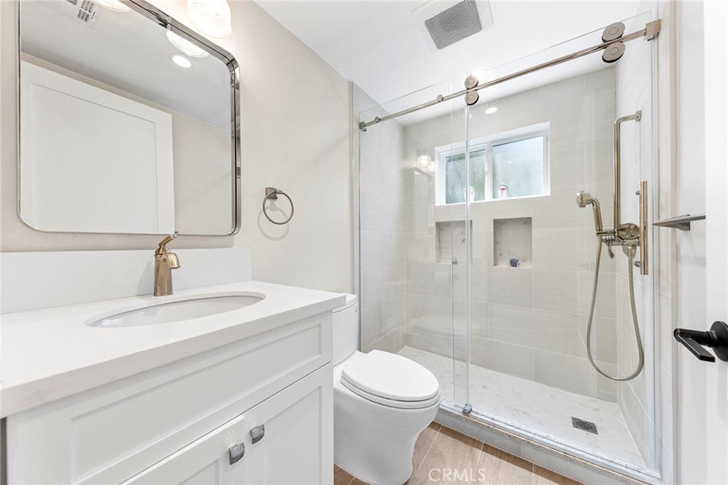 1121 N Hidalgo Avenue